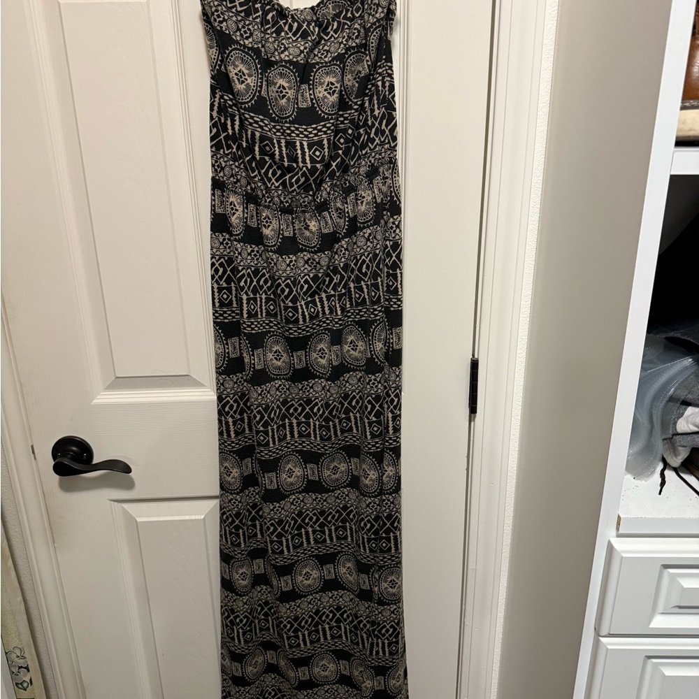 Elegant Black and White Patterned Maxi Dress